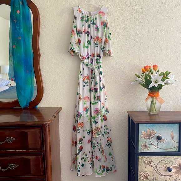 Calvin Klein 8 Maxi Dress White Colorful Floral Cold Shoulder Chiffon Flowy EUC - Picture 1 of 12